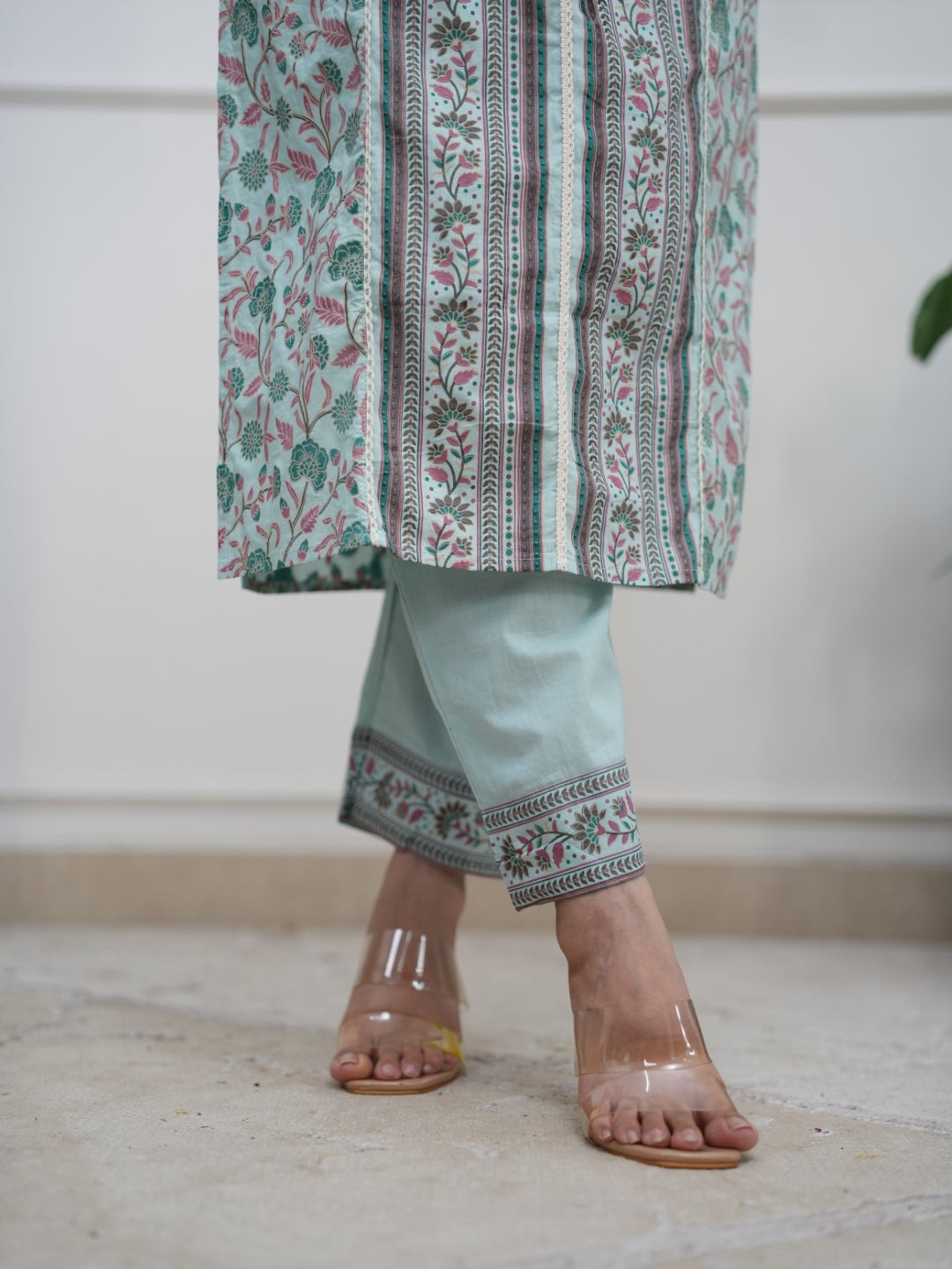 Dupatta Pants Set