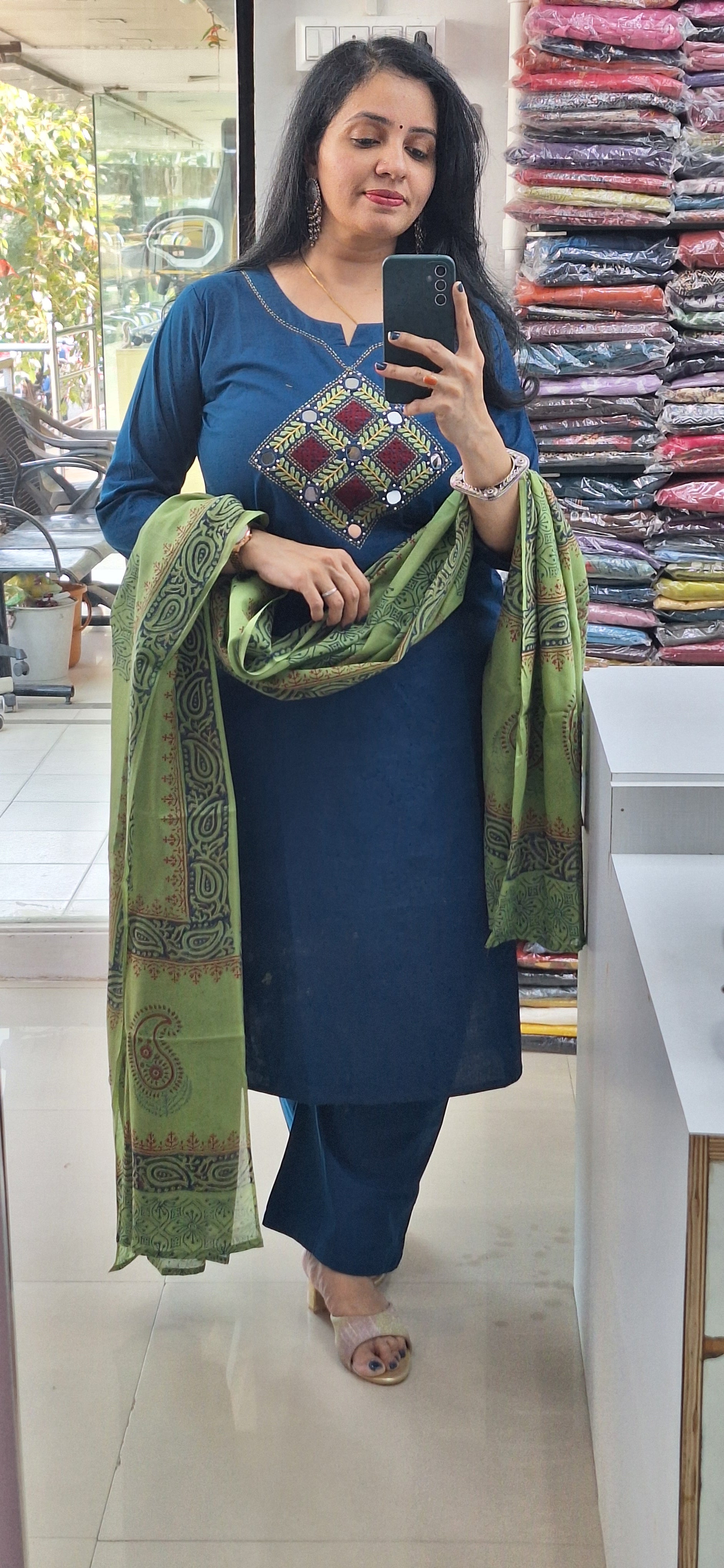 Dupatta Pants Set