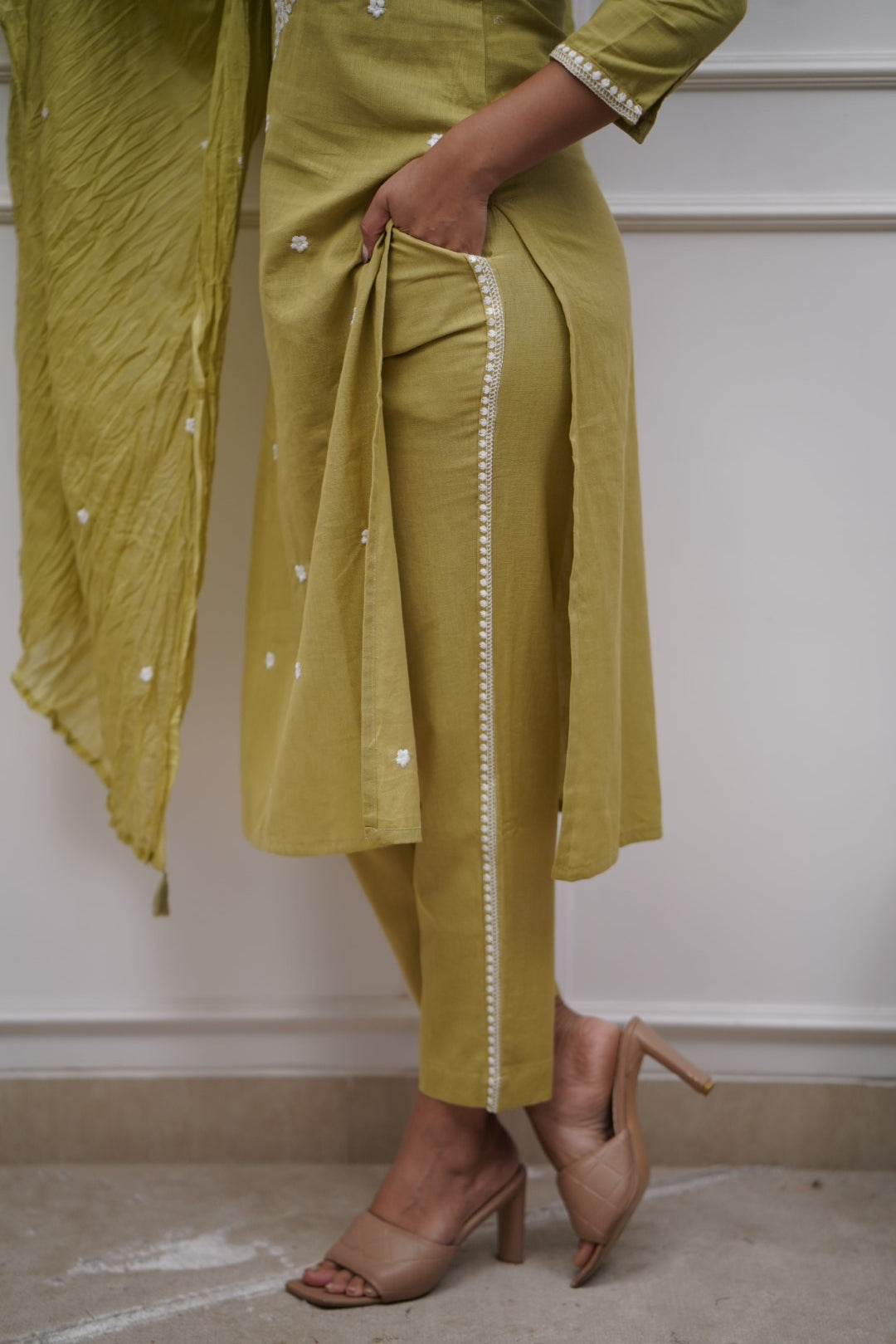 Dupatta Pants Set