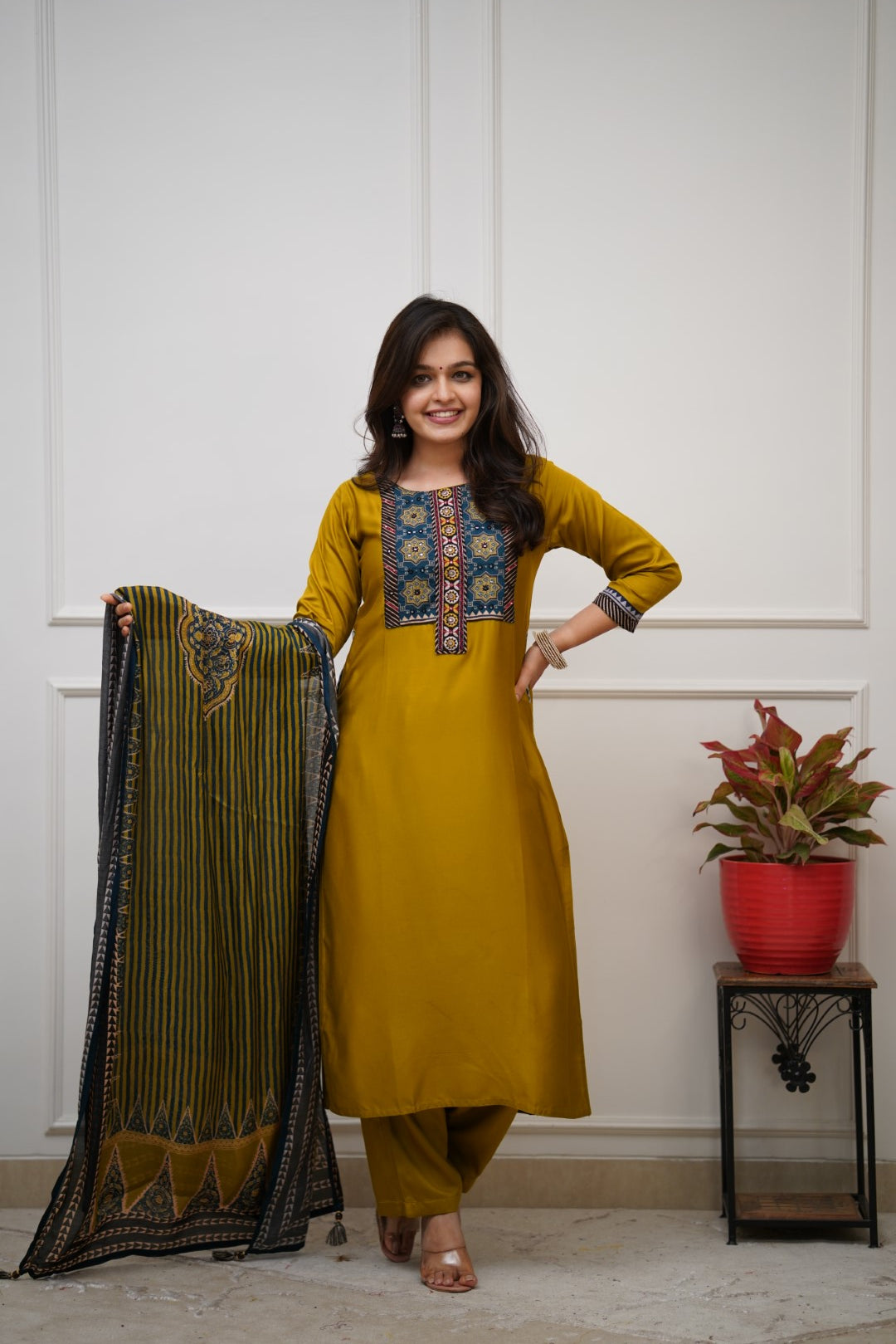 Dupatta Pants Set