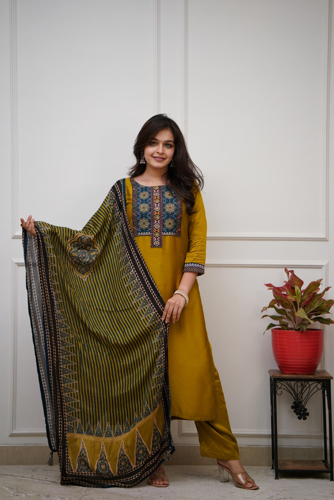 Dupatta Pants Set